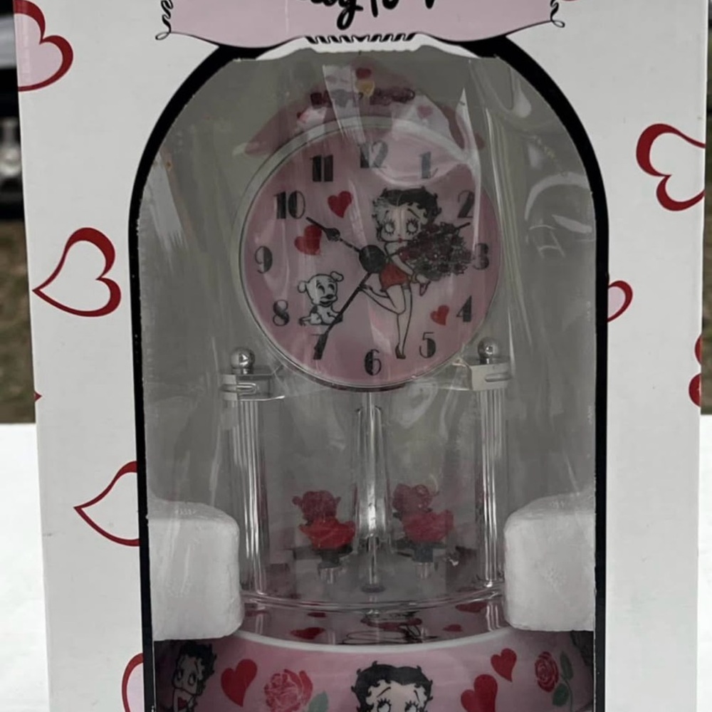 Betty Boop Pink Heart Clock